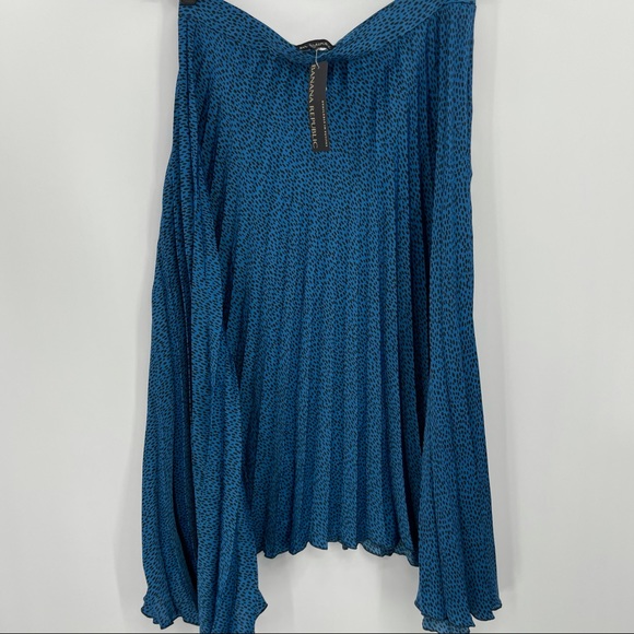 Banana Republic Dresses & Skirts - Banana Republic Blue pleated cheetah Maxi skirt